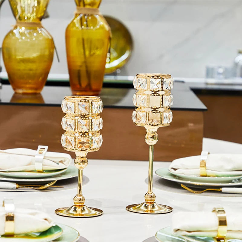 Candelabro de cristal dorado para hogar.