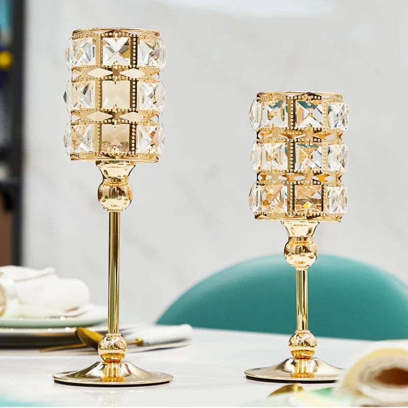 Candelabro de cristal dorado para hogar.